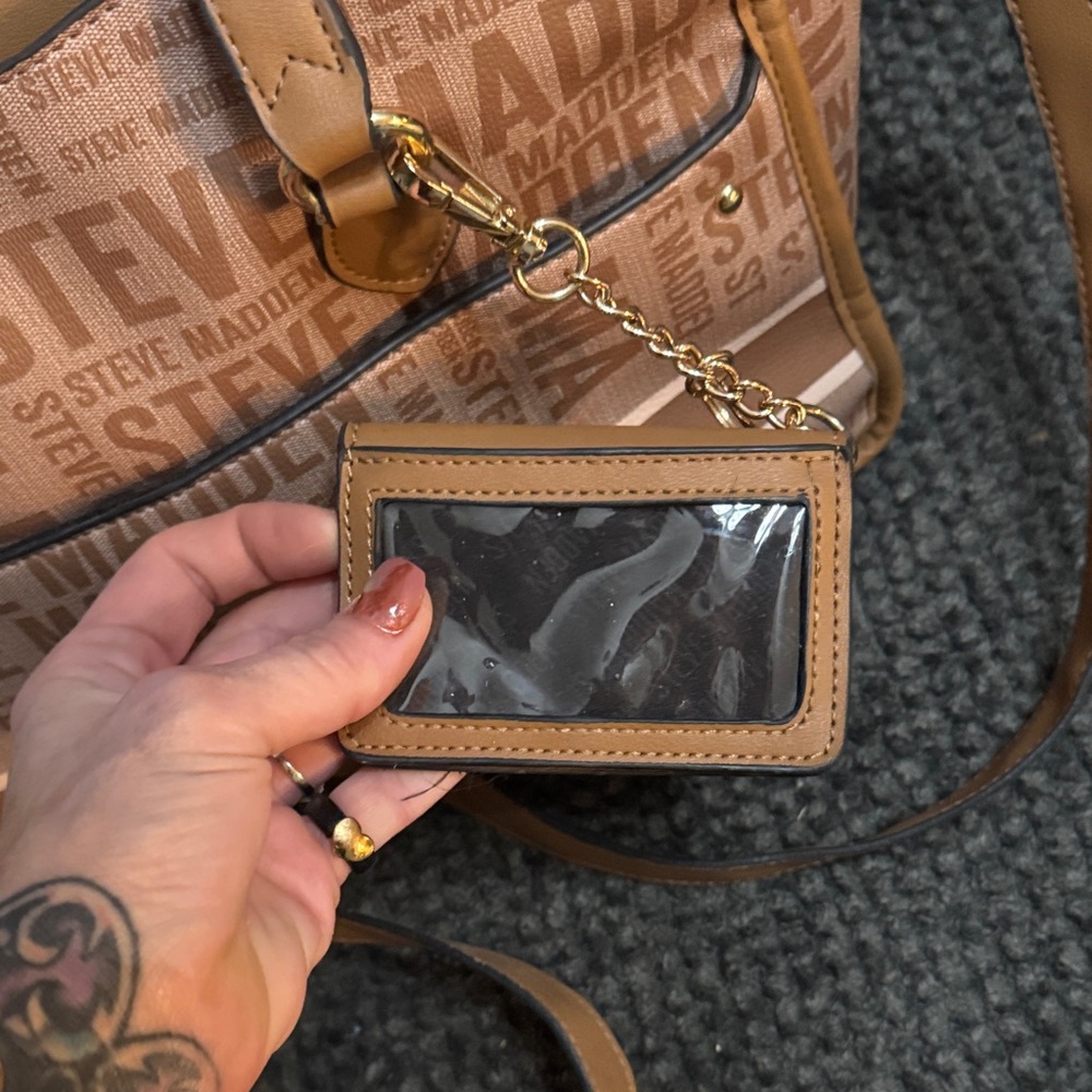 Steve Madden Tan and Brown Logo Briefcase/ carryon bag ( includes new wallet )! - Picture 11 of 14